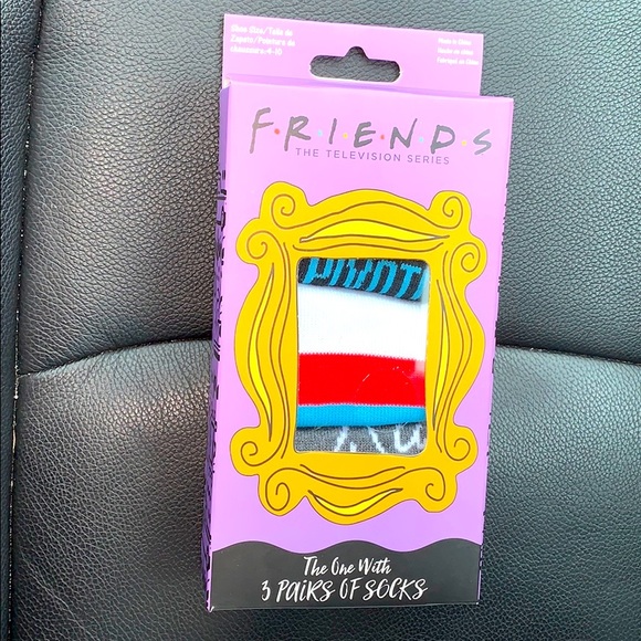 🧦 FRIENDS 3 PAIRS OF SOCKS 🧦 - Picture 1 of 4
